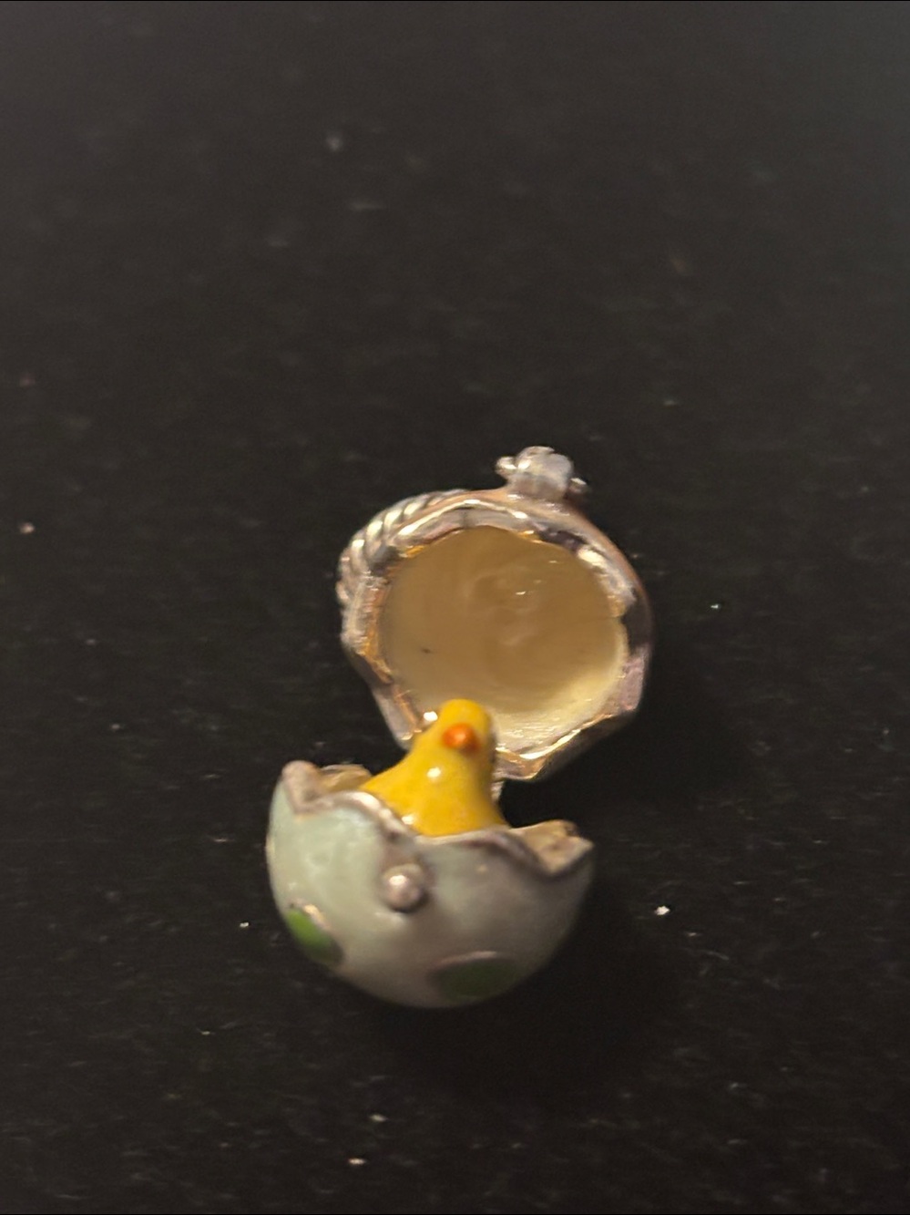 Brighton 
Peep-A-Boo Easter Egg Charm